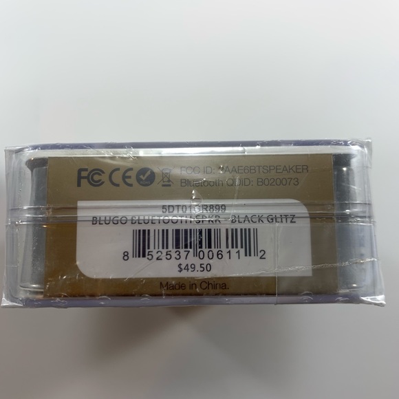 Macy’s 🎁 Keychain Bluetooth Speaker Black Glitter - Picture 7 of 7